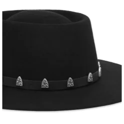 Chapeau avec Clous de Ceinture en Cuir