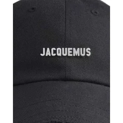 Chapeaux noirs pour un look élégant
