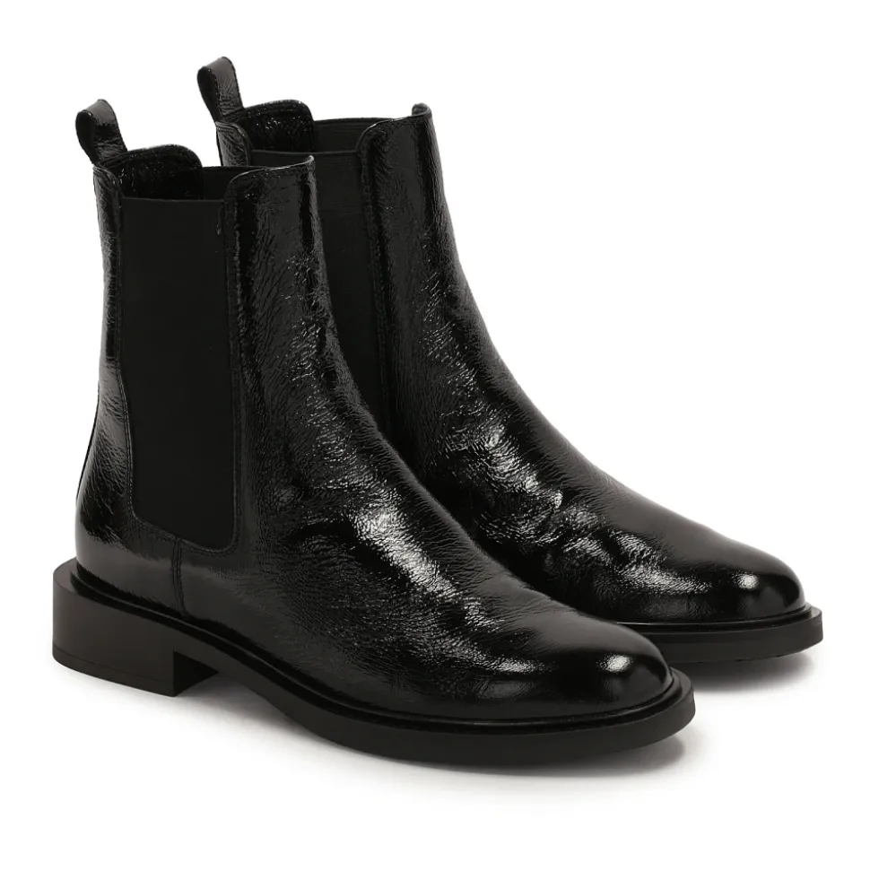 Chaussons noirs à effet froissé.Ce produit taille grand.