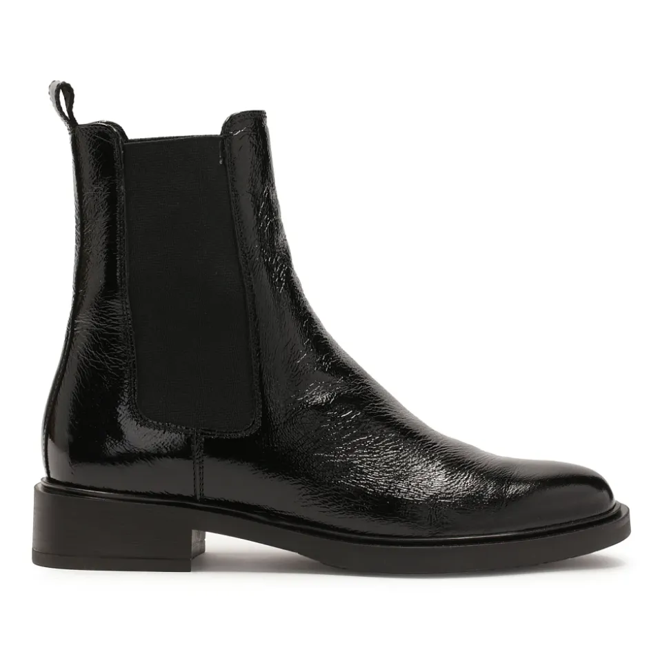 Chaussons noirs à effet froissé.Ce produit taille grand.