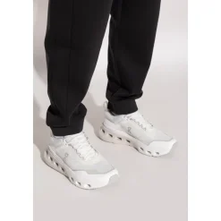 Chaussures de sport Cloudnova X