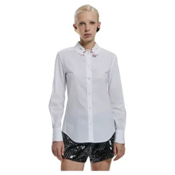 Chemise à col brodé