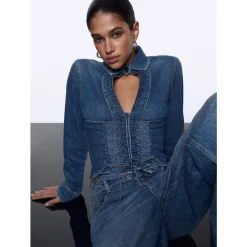 Chemise en denim slim avec découpe et détails lacés