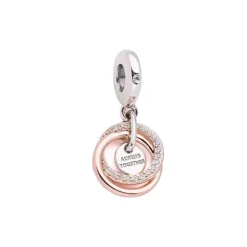 Famille Toujours Entourée Pendentif