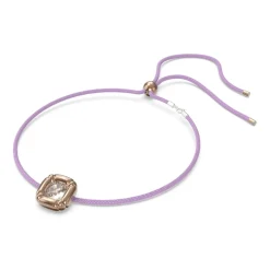 Élégant collier avec pendentif coussin