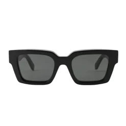 Lunettes de soleil noires Modèle Virgirl 1307