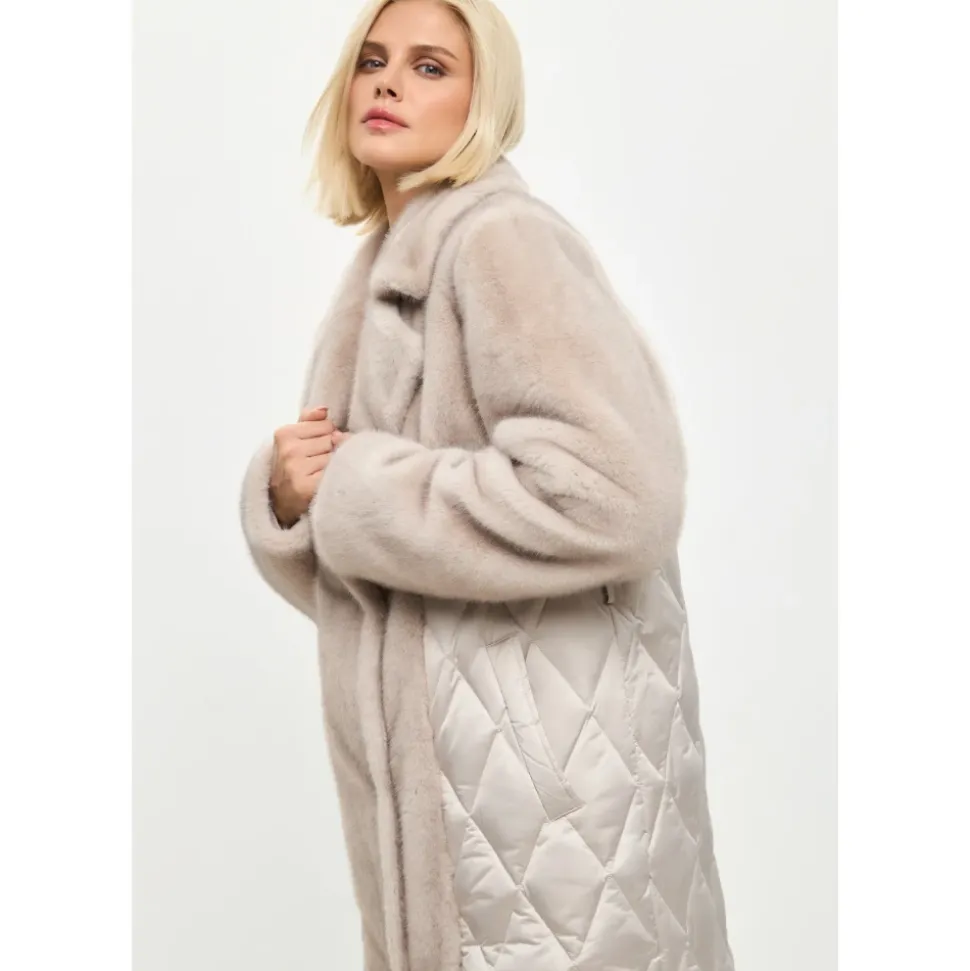 Manteau matelassé en fausse fourrure perle avec ceinture