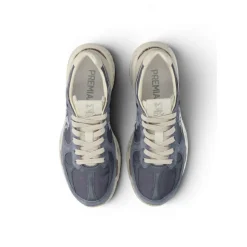 Mased Sneakers