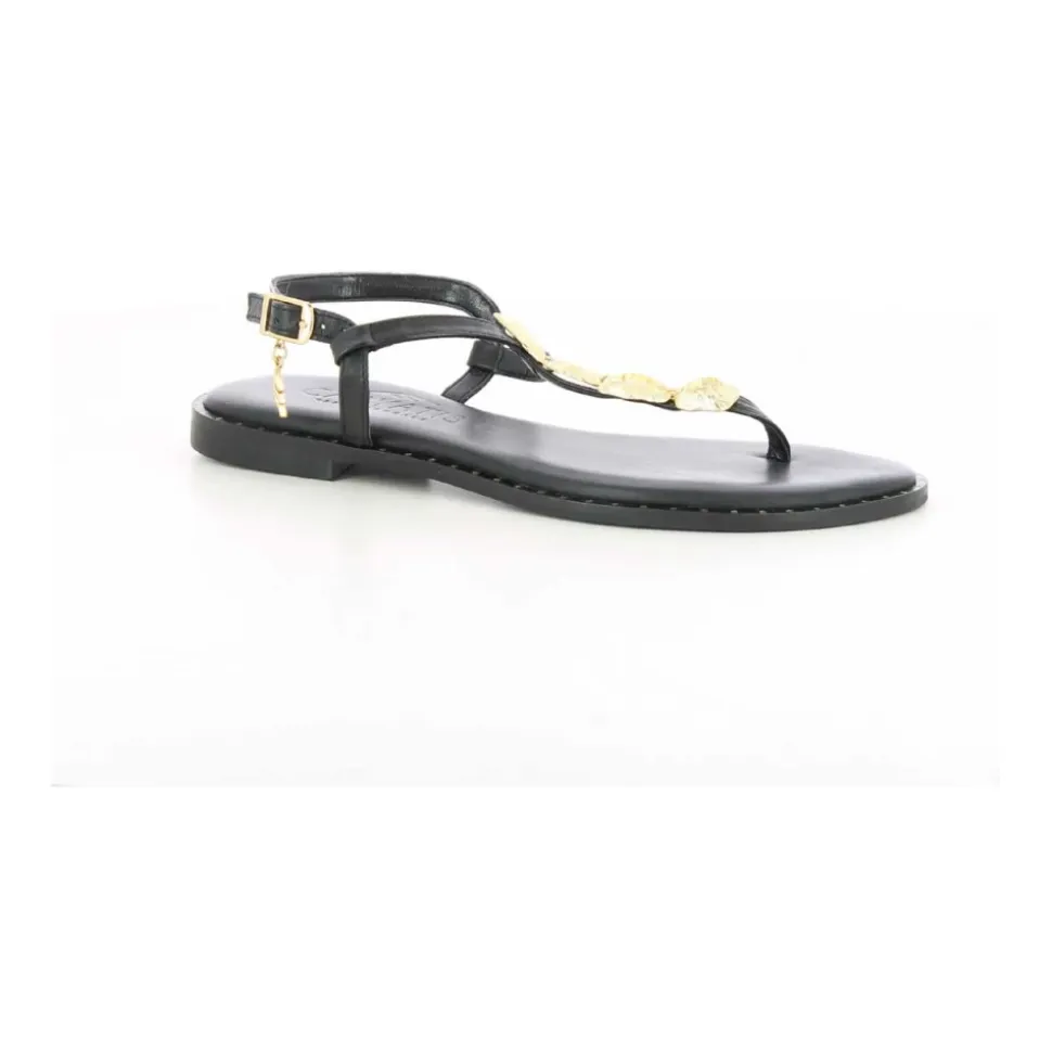 Niki Flat Sandal