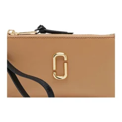 Pochette minimaliste en cuir avec détails raffinés