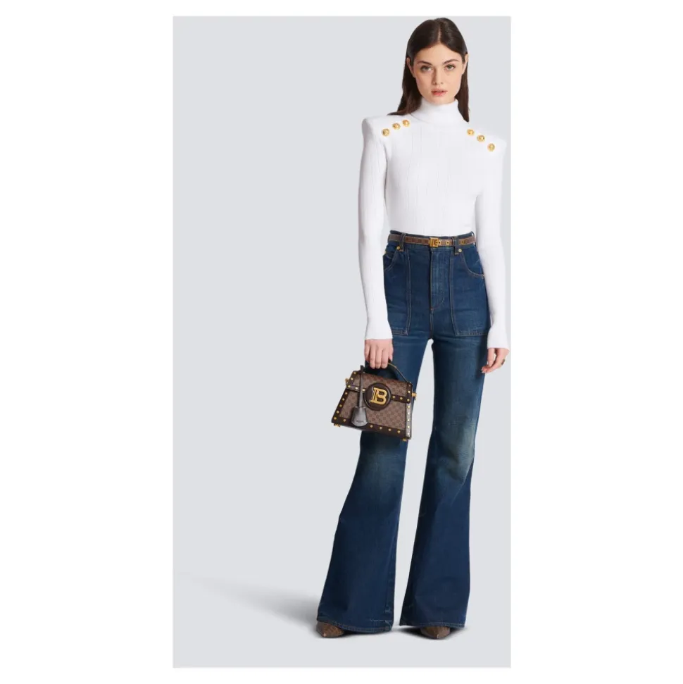 Pull en maille avec boutons dorés