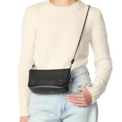 Sac bandoulière en cuir noir avec chaîne