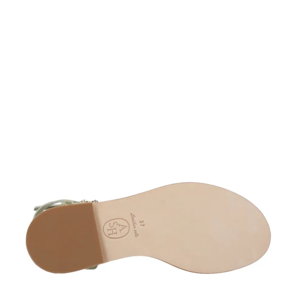 Sandales en cuir clouté