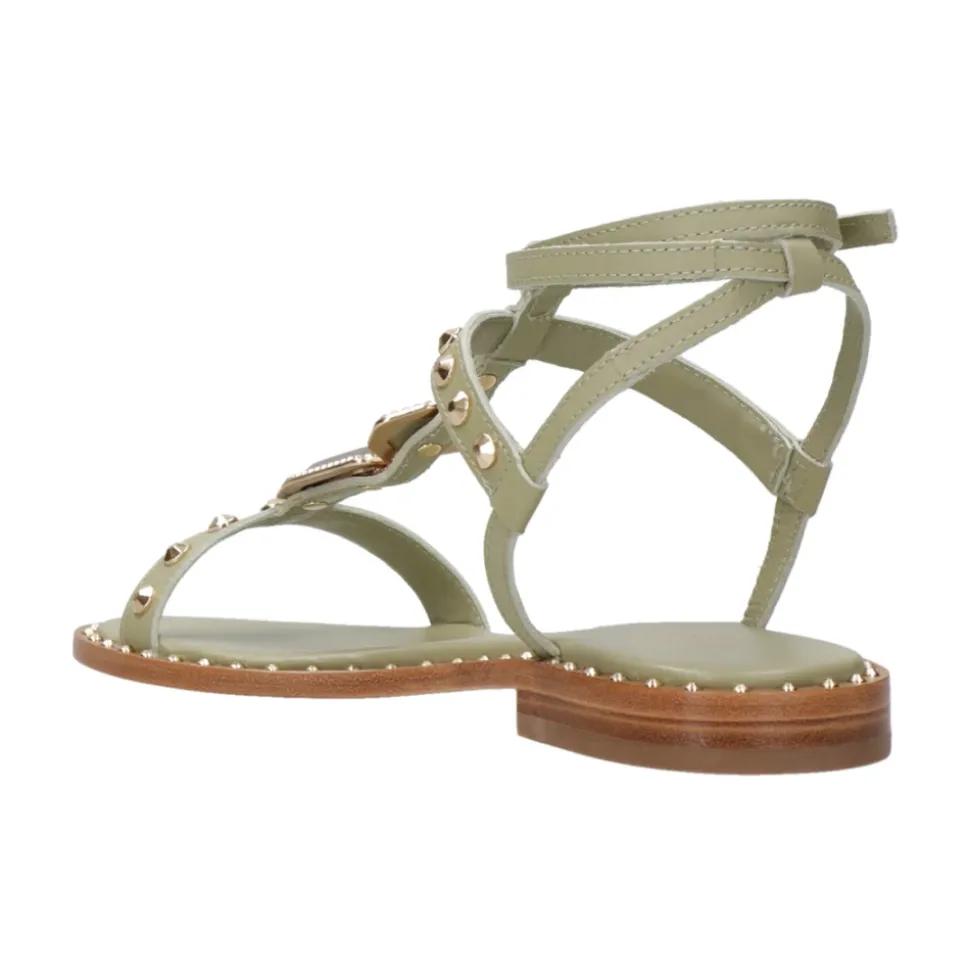 Sandales en cuir clouté
