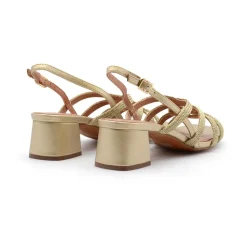 Sandales en cuir doré avec dos tissé