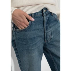 Straight Jeans