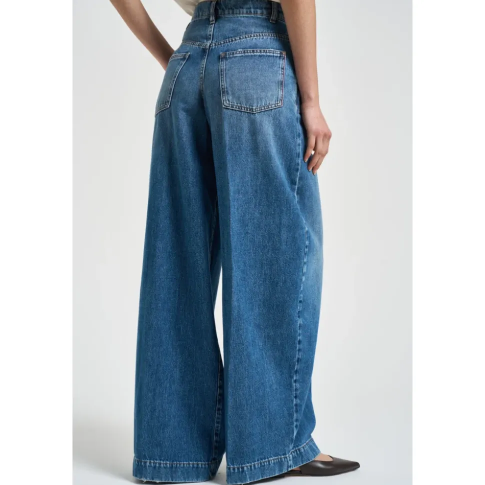 Zachary Jeans